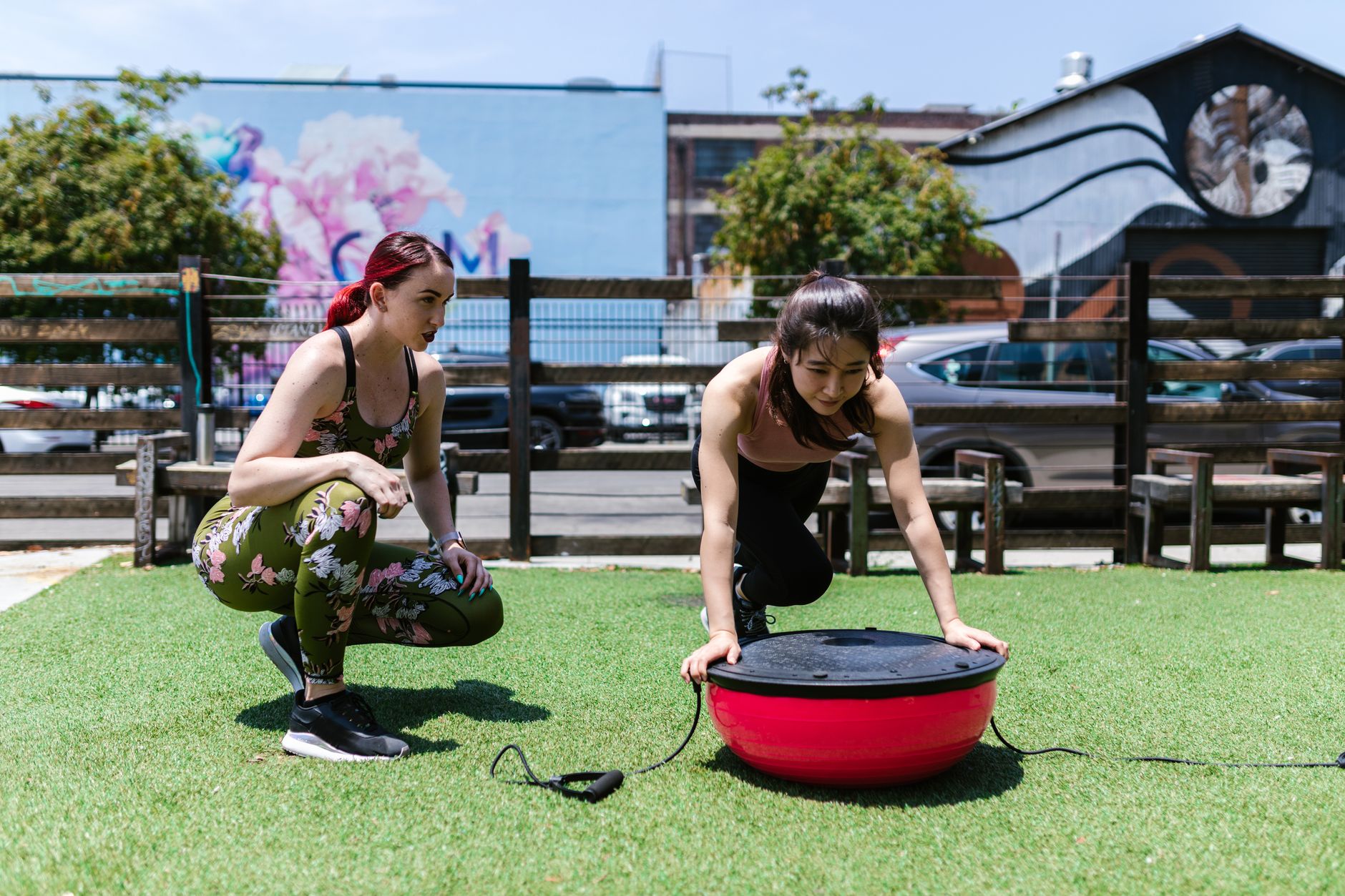 Éducateur sportif encadrant une séance collective