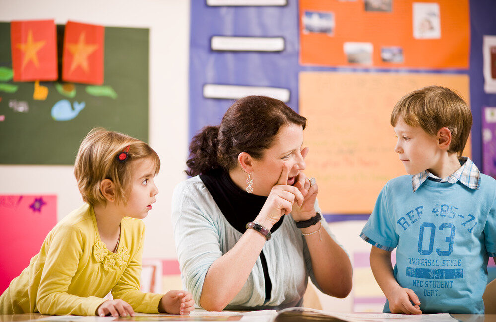 Pourquoi les enfants apprenent-ils plus vite l'anglais